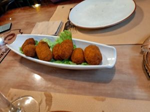 Croquetas de pollo at Pizzeria Campelo in Valdovino