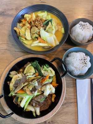 Gemüse mit Sojaschnetzel und gelbes Curry  at Vevi Restaurant II in Vienna