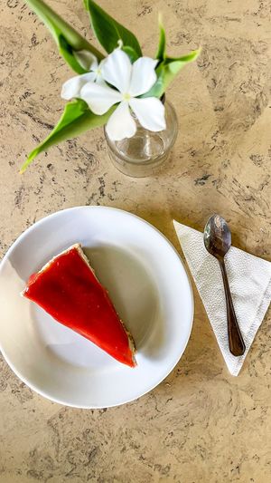 Cheesecake com geleia de goiaba e hibisco  at Oiti in Cairu