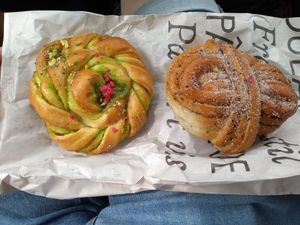 Pistaccio pastry and cinamon roll at Gateau - Saluhall in Lund