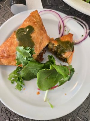 Samosas🌱🤤 at BeeWali's Vegan AF in Los Angeles