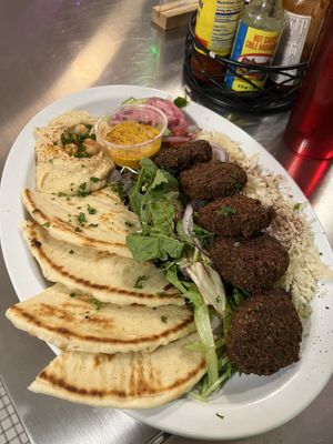Falafel plate #Veganuary at BeeWali's Vegan AF in Los Angeles