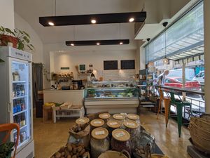 4 or 5 seats for sit in coffee, but otherwise takeaway at Suculenta- Alimentos de Origen Vegetal in Bilbao