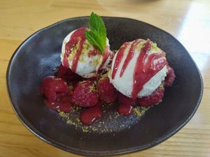 Raspberry sundae at Christmas Hills Raspberry Farm Café in Elizabeth Town
