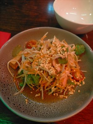 Green Papaya salad at Chow in Wellington