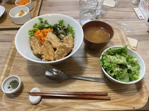 Delicious karaage bowl (extra green salad on the side not worth the price, though)   at Kiseki きせきの in Tokyo
