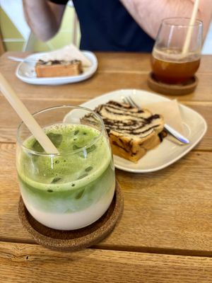 Chocolate babka, matcha latte and espresso tonic  at Goosebumps Coffee Lab in Budapest