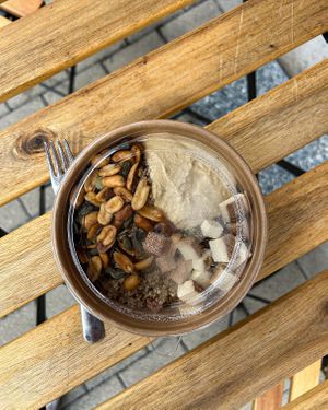 Plant-based, gluten-free quinoa bowl to fuel your day.🍽️ at Goosebumps Coffee Lab in Budapest