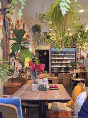  at Botanika Cafe in Ridgefield