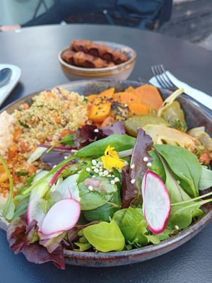 Οrdered some trio salad bowl with vegan waffels, delicious😊😋 at Mijn Plek in Schoten