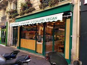 Façade at Le Petit Veg in Paris