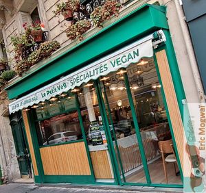 Facade at Le Petit Veg in Paris