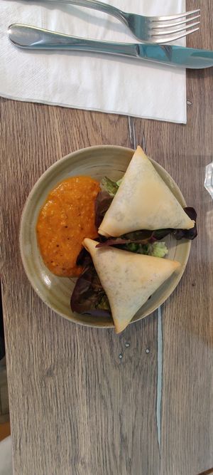 Samosas at Le Petit Veg in Paris