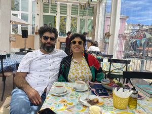 Happy vegan customers  at Veggie Beer House in Valparaiso