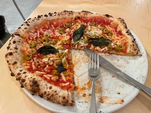 Munched with a knife and fork due to the people beside me doing the same at Nina Pizza - St-Jean-Baptiste in Quebec