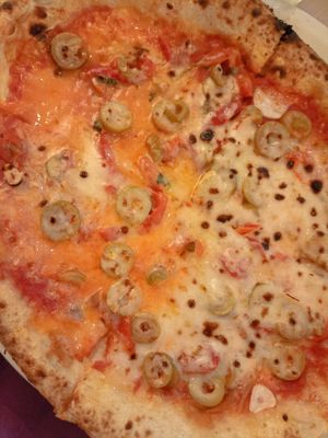 Pizza vegana at Nina Pizza - St-Jean-Baptiste in Quebec