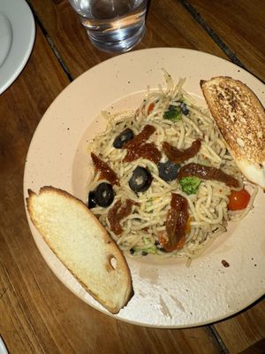 Vegan pasta aglio-e-olio again!  at The Arches in Rishikesh