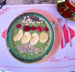 Matcha Spinach Smoothiebowl   at LEVEL - Vegan & Gluten Free in Antalya