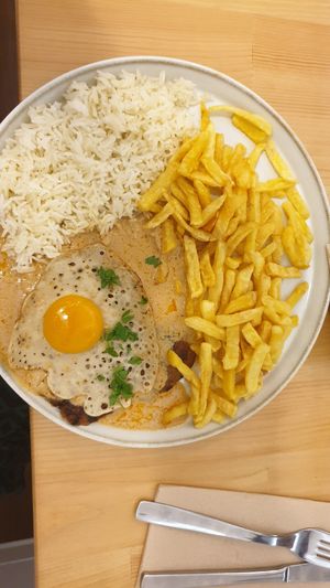 "Bitoque" at A Minha Avó in Lisbon