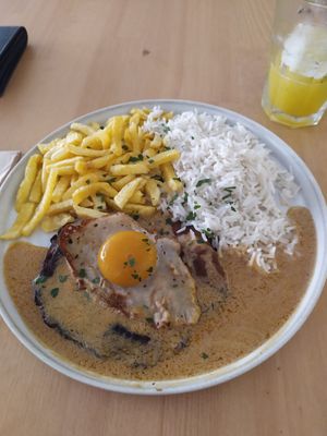 Bitoque com "ovo" at A Minha Avó in Lisbon