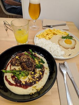 Roulade mit Pflaumen, Steak mit Ei at A Minha Avó in Lisbon