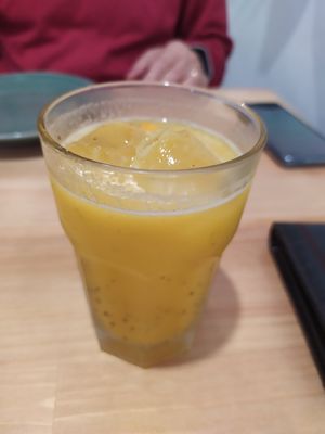 Sumo do dia - ananás, laranja, mnga e maracujá at A Minha Avó in Lisbon