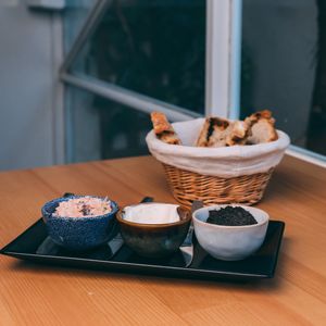 Couvert (pão c/ patê caseiro de azeitonas, pasta de "Atum" e manteiga de alho confitado) at A Minha Avó in Lisbon