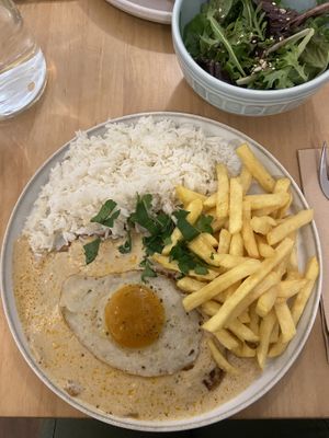 bitoque com "ovo"  at A Minha Avó in Lisbon