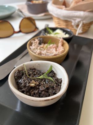 Couvert (tapenade, patê de “atum” e manteiga de ervas  at A Minha Avó in Lisbon
