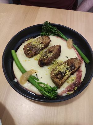 Meatloaf and mash at A Minha Avó in Lisbon