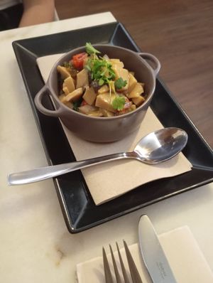 Entrada: salada de polvo at A Minha Avó in Lisbon