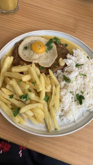 Bitoque com “ovo"  at A Minha Avó in Lisbon