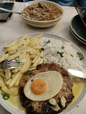 Bitoque (seitan) com "ovo" e Arroz de "polvo" at A Minha Avó in Lisbon