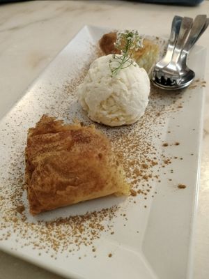 Pastel de nata at A Minha Avó in Lisbon