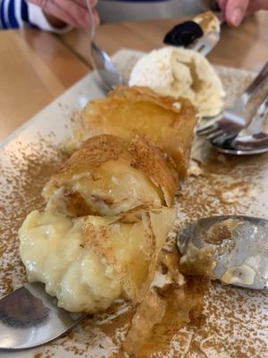 pastel de nata puff pastry w vanilla ice cream at A Minha Avó in Lisbon