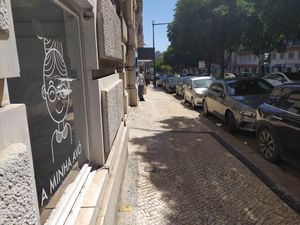 Street view & parking spots at A Minha Avó in Lisbon