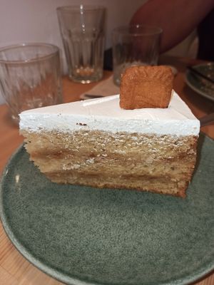 Naveganu cake at A Minha Avó in Lisbon