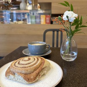 Skillingsbolle and a Cortado (oat milk)  at Godt Brød in Bergen