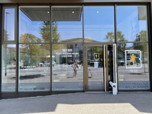 A not really well advertised entrance at Veg Box in Duebendorf