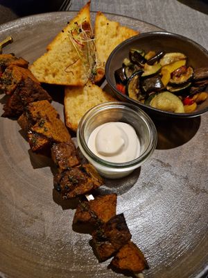 Tempeh skewer with toasted bread, grilled vegetables and aioil mayo. at Hornox in Zermatt