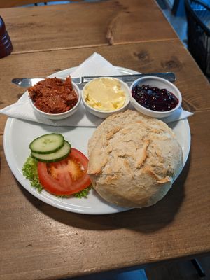 Veganes Frühstück at Dreiviertel in Cologne