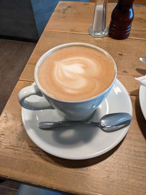 Doppelter Cappuccino mit Hafermilch at Dreiviertel in Cologne