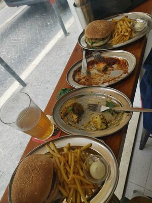 The starters didn't survive long enough for the family picture at Green Revolution - Maybe closed in Lisbon