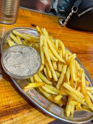 Chip with truffle sauce at Green Revolution - Maybe closed in Lisbon