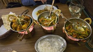 Fantastic vegan curry,  there is even a section within their menu for vegan. Fresh tasting and nice and hot. at Taj Mahal  in Decin
