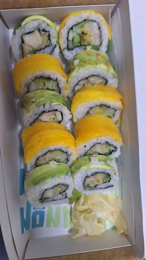 DRAG-ON! 🍣🌱🥭🥑🍄 at Vegan On Polanco in Mexico City