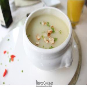 almonds and cauliflower soup (vegan) at V.O.P. - Very Organic People in Santiago