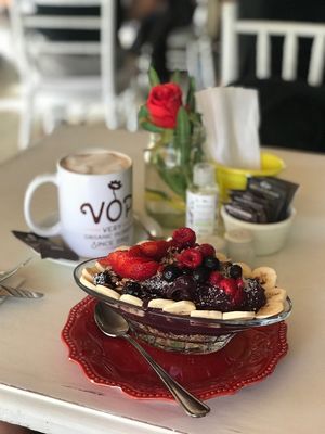 Açaí tigela ❤️ at V.O.P. - Very Organic People in Santiago