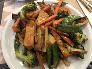 Gemüsepfanne, vom Buffet zusammengestellt / vegetable stir-fry from the buffet  at China Restaurant Majestic in Straubing