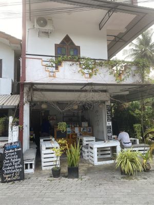 Street view  at Steam Yard in Unawatuna